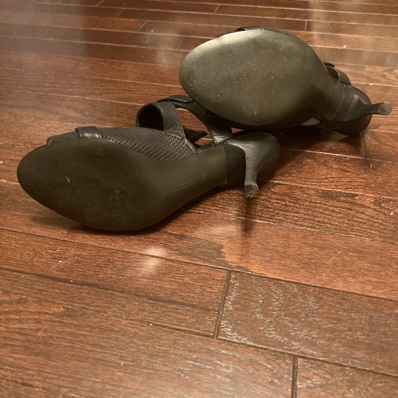 Heels - Picture 5 of 6